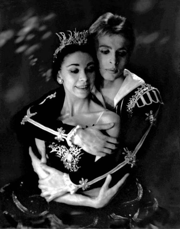 Иллюстрация к книге — Рудольф Нуреев. Я умру полубогом! [i_019.jpg]