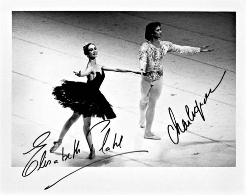 Иллюстрация к книге — Рудольф Нуреев. Я умру полубогом! [i_030.jpg]