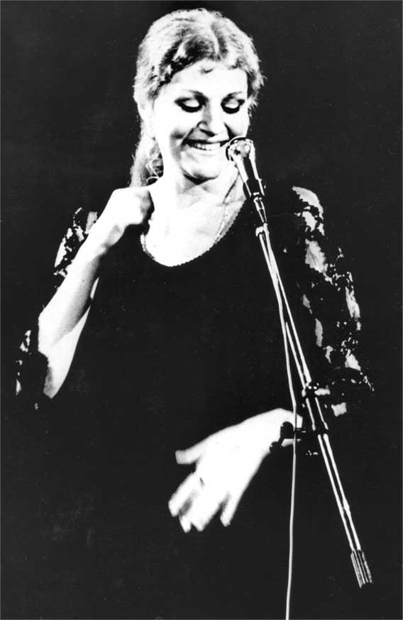 Иллюстрация к книге — Анна Герман. Сто воспоминаний о великой певице [i_016.jpg]