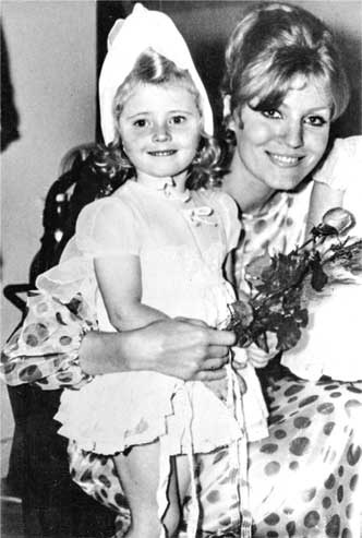 Иллюстрация к книге — Анна Герман. Сто воспоминаний о великой певице [i_022.jpg]