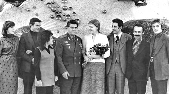 Иллюстрация к книге — Анна Герман. Сто воспоминаний о великой певице [i_033.jpg]