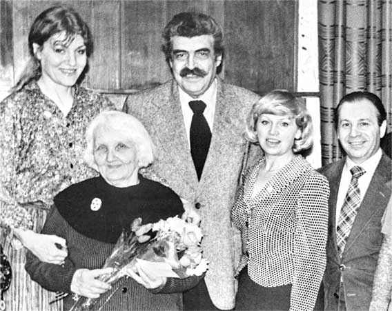 Иллюстрация к книге — Анна Герман. Сто воспоминаний о великой певице [i_035.jpg]