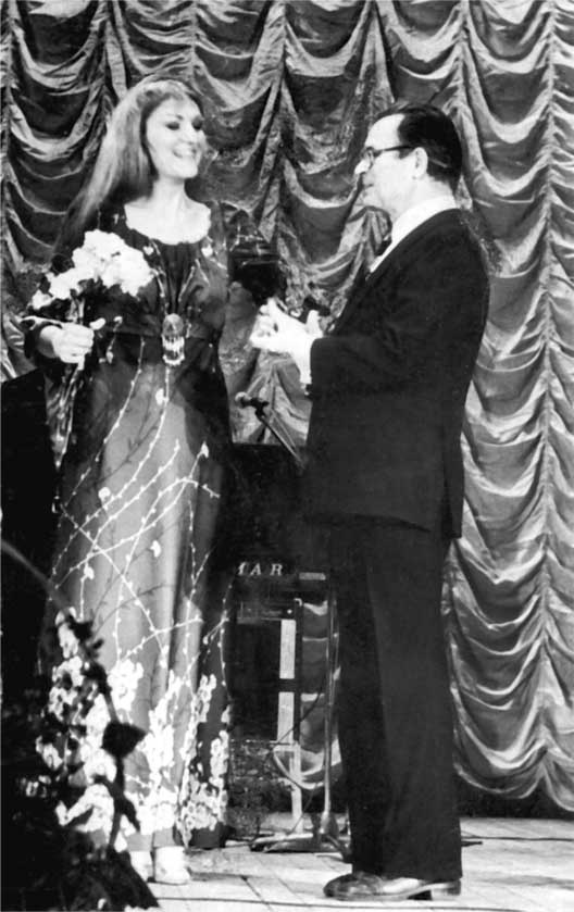 Иллюстрация к книге — Анна Герман. Сто воспоминаний о великой певице [i_054.jpg]