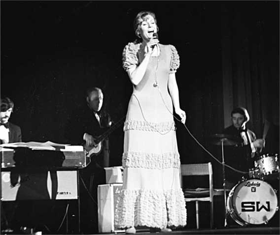 Иллюстрация к книге — Анна Герман. Сто воспоминаний о великой певице [i_088.jpg]