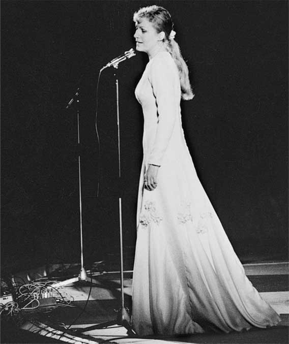 Иллюстрация к книге — Анна Герман. Сто воспоминаний о великой певице [i_099.jpg]