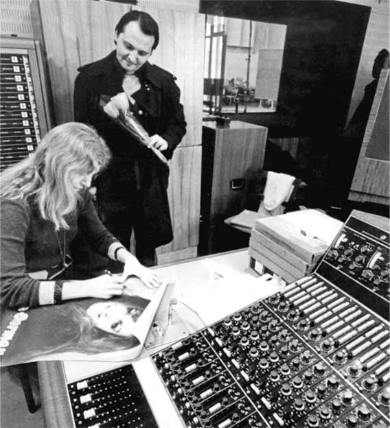 Иллюстрация к книге — Анна Герман. Сто воспоминаний о великой певице [i_155.jpg]