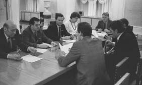 Иллюстрация к книге — Приватизация по Чубайсу. Ваучерная афера. Расстрел парламента [i_007.jpg]