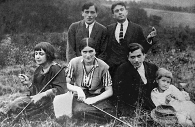 Иллюстрация к книге — Моя мать - Марина Цветаева [i_028.jpg]