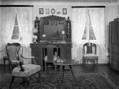 Иллюстрация к книге — Жизнь русского обывателя. На шумных улицах градских [pic_64.jpg]