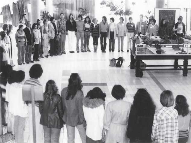 Иллюстрация к книге — Исцеление наших самых глубоких ран. Холотропный сдвиг парадигмы [i_021.jpg]