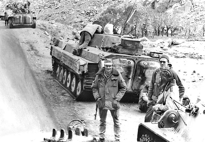 Иллюстрация к книге — За речкой шла война... [i_015.jpg]