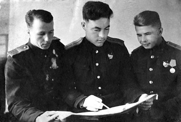 Иллюстрация к книге — Нас звали «смертниками». Исповедь торпедоносца [block_001608_page_327_image_0001.jpg]