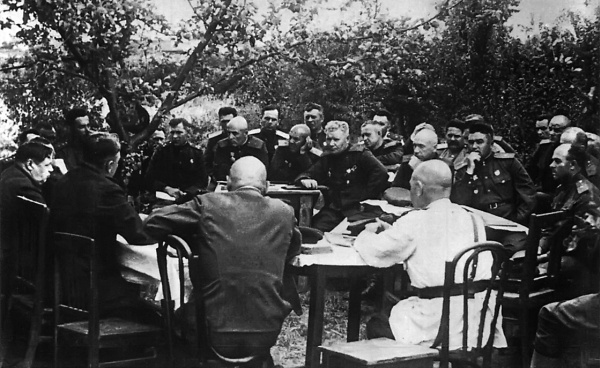 Иллюстрация к книге — Освобождение. Переломные сражения 1943 года [i_093.jpg]