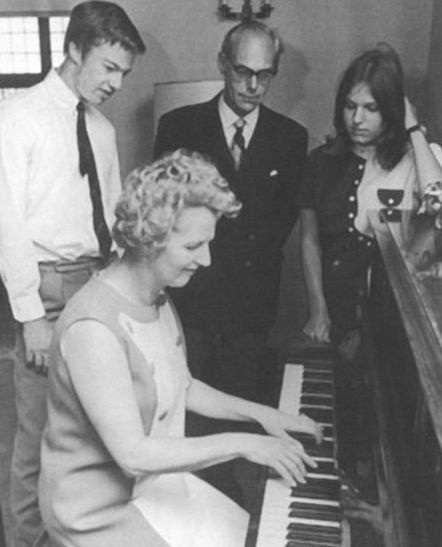 Иллюстрация к книге — Маргарет Тэтчер [i_015.jpg]