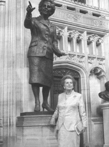 Иллюстрация к книге — Маргарет Тэтчер [i_063.jpg]