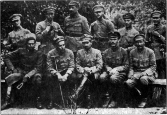 Иллюстрация к книге — Неизвестный Лангемак. Конструктор "катюш" [i_026.jpg]