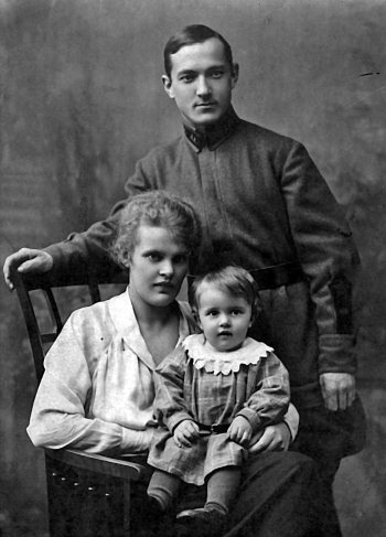 Иллюстрация к книге — Неизвестный Лангемак. Конструктор "катюш" [i_028.jpg]