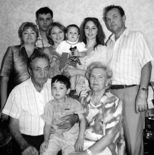 Иллюстрация к книге — Неизвестный Лангемак. Конструктор "катюш" [i_121.jpg]