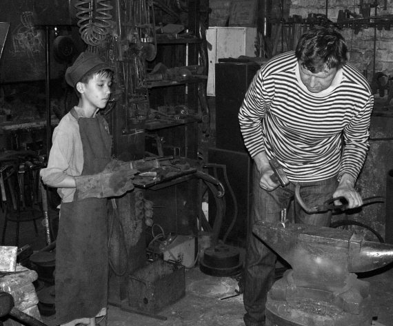 Иллюстрация к книге — Неизвестный Лангемак. Конструктор "катюш" [i_142.jpg]