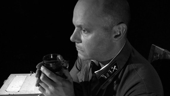 Иллюстрация к книге — Неизвестный Лангемак. Конструктор "катюш" [i_144.jpg]