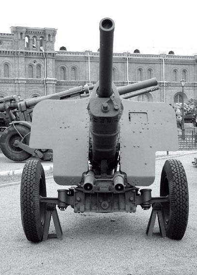 Иллюстрация к книге — Все для фронта? Как на самом деле ковалась победа [i_013.jpg]