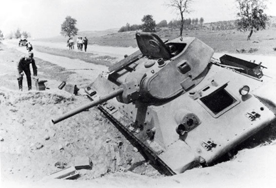 Иллюстрация к книге — Все для фронта? Как на самом деле ковалась победа [i_061.jpg]