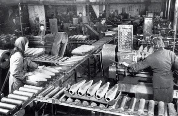 Иллюстрация к книге — Все для фронта? Как на самом деле ковалась победа [i_082.jpg]