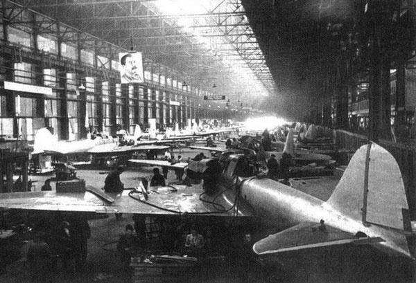 Иллюстрация к книге — "Лаптежник" против "черной смерти". Обзор развития и действий немецкой и советской штурмовой авиации в ходе Второй мировой войны [i_021.jpg]