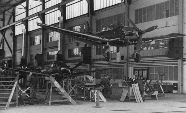 Иллюстрация к книге — "Лаптежник" против "черной смерти". Обзор развития и действий немецкой и советской штурмовой авиации в ходе Второй мировой войны [i_022.jpg]