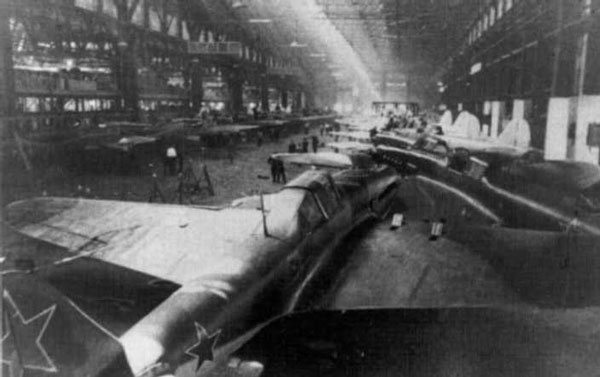 Иллюстрация к книге — "Лаптежник" против "черной смерти". Обзор развития и действий немецкой и советской штурмовой авиации в ходе Второй мировой войны [i_024.jpg]