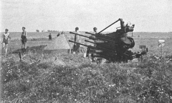 Иллюстрация к книге — "Лаптежник" против "черной смерти". Обзор развития и действий немецкой и советской штурмовой авиации в ходе Второй мировой войны [i_036.jpg]