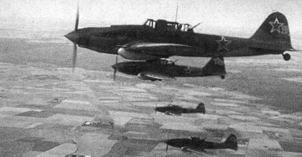 Иллюстрация к книге — "Лаптежник" против "черной смерти". Обзор развития и действий немецкой и советской штурмовой авиации в ходе Второй мировой войны [i_099.jpg]