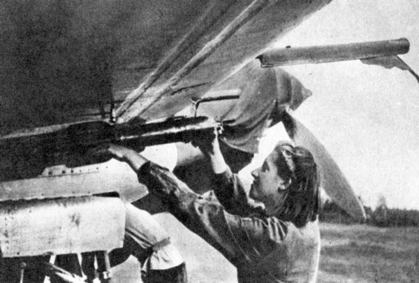 Иллюстрация к книге — "Лаптежник" против "черной смерти". Обзор развития и действий немецкой и советской штурмовой авиации в ходе Второй мировой войны [i_108.jpg]