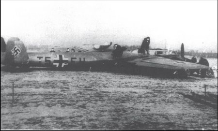 Иллюстрация к книге — Самолеты-призраки Третьего Рейха. Секретные операции Люфтваффе [i_037.jpg]