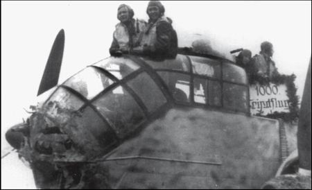 Иллюстрация к книге — Самолеты-призраки Третьего Рейха. Секретные операции Люфтваффе [i_091.jpg]