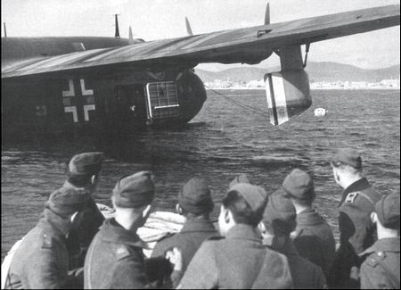 Иллюстрация к книге — Самолеты-призраки Третьего Рейха. Секретные операции Люфтваффе [i_110.jpg]