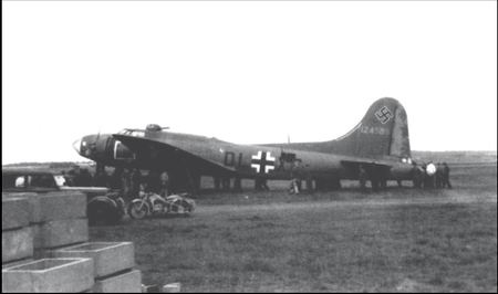 Иллюстрация к книге — Самолеты-призраки Третьего Рейха. Секретные операции Люфтваффе [i_153.jpg]