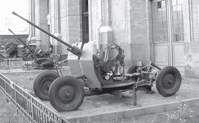 Иллюстрация к книге — Свастика над Волгой. Люфтваффе против сталинской ПВО [i_001.jpg]