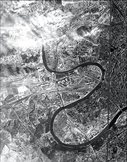 Иллюстрация к книге — Свастика над Волгой. Люфтваффе против сталинской ПВО [i_024.jpg]