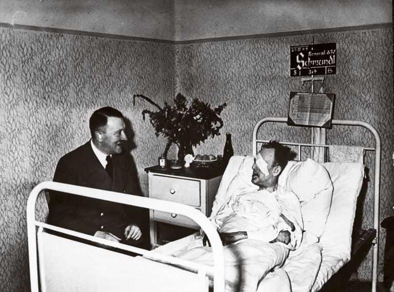 Иллюстрация к книге — Фюрер как полководец [i_032.jpg]