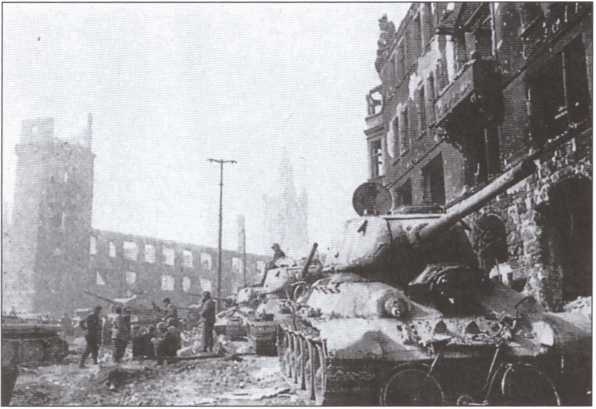 Иллюстрация к книге — Василевский [i_016.jpg]