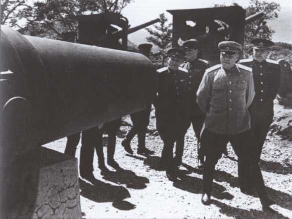 Иллюстрация к книге — Василевский [i_017.jpg]