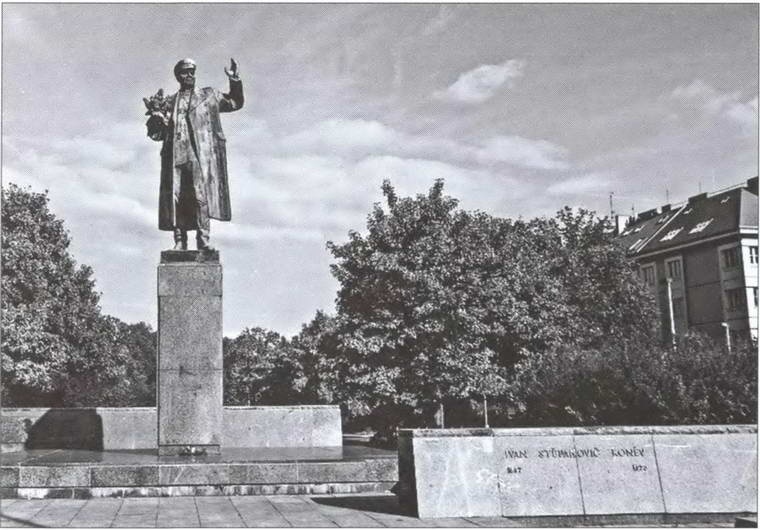 Иллюстрация к книге — Маршал Конев [i_025.jpg]