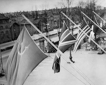 Иллюстрация к книге — Нюрнбергский набат. Репортаж из прошлого, обращение к будущему [i_012.jpg]