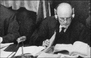 Иллюстрация к книге — Нюрнбергский набат. Репортаж из прошлого, обращение к будущему [i_033.jpg]