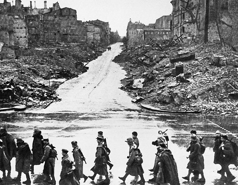 Иллюстрация к книге — Нюрнбергский набат. Репортаж из прошлого, обращение к будущему [i_086.jpg]