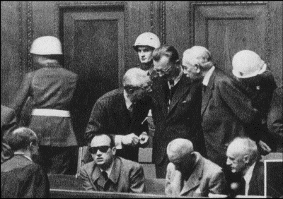 Иллюстрация к книге — Нюрнбергский набат. Репортаж из прошлого, обращение к будущему [i_146.jpg]