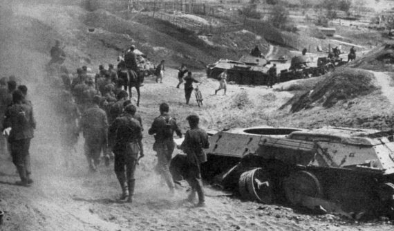 Иллюстрация к книге — Мы сгорали заживо. Смертники Великой Отечественной [i_009.jpg]