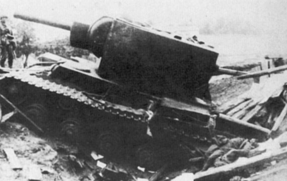 Иллюстрация к книге — Мы сгорали заживо. Смертники Великой Отечественной [i_013.jpg]