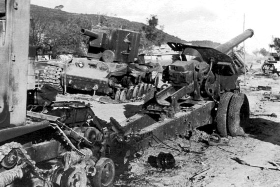 Иллюстрация к книге — Мы сгорали заживо. Смертники Великой Отечественной [i_022.jpg]